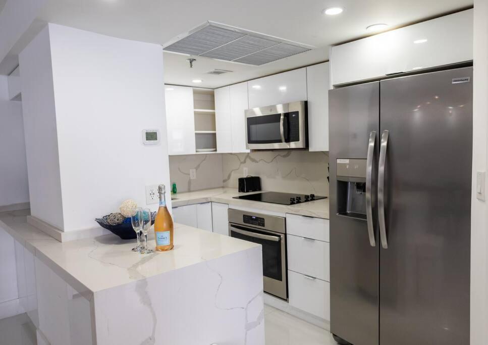 Apartamento 3 Bedroom Ocean-front The Alexander